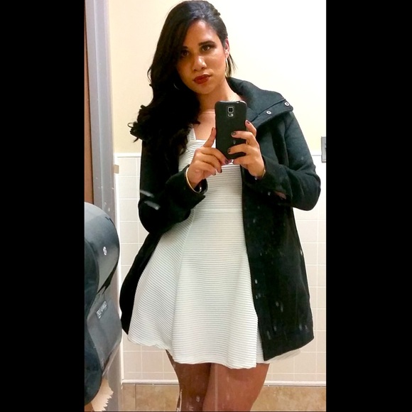 H&M-Divided-White A-Line Dress - Picture 4 of 4